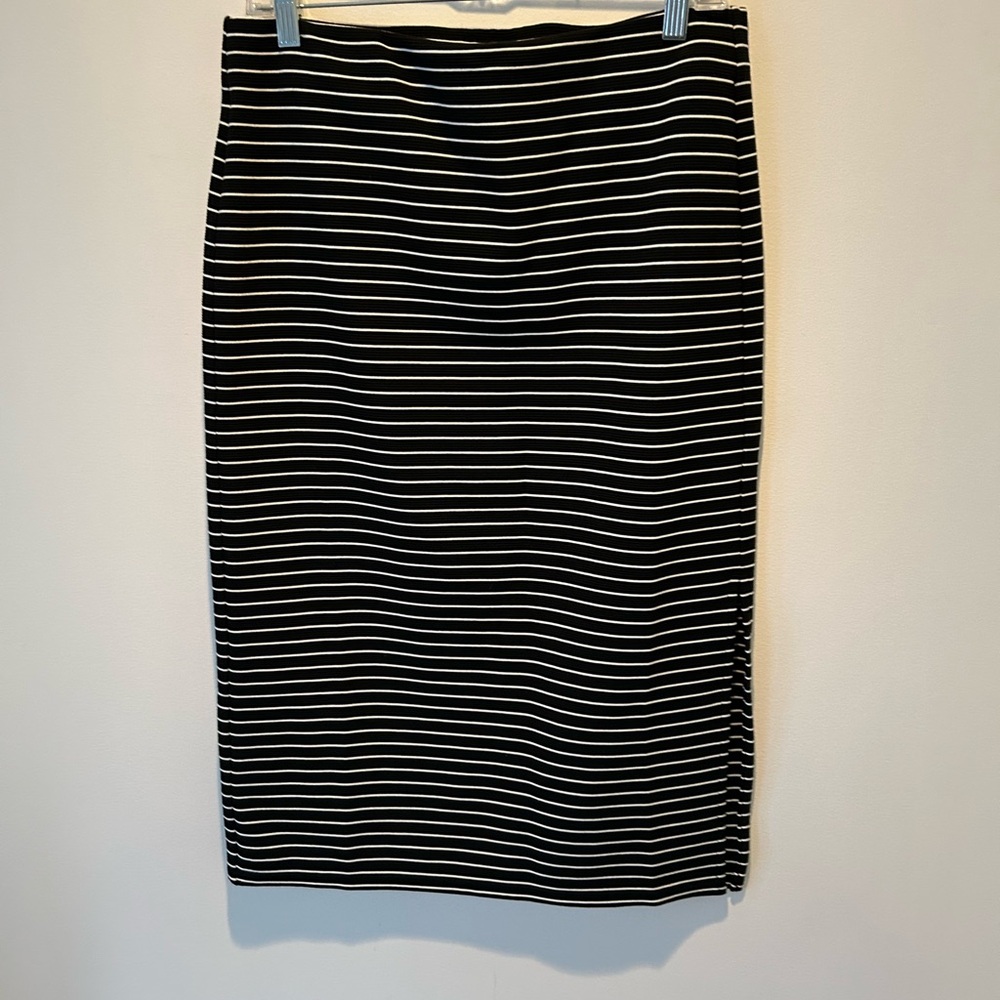 Women’s pull on stretch skirt